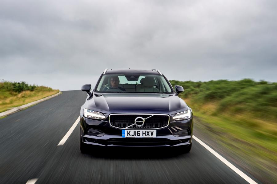  Volvo V90 D4 Momentum 2016 года  (UK) (фото 15 из 21)